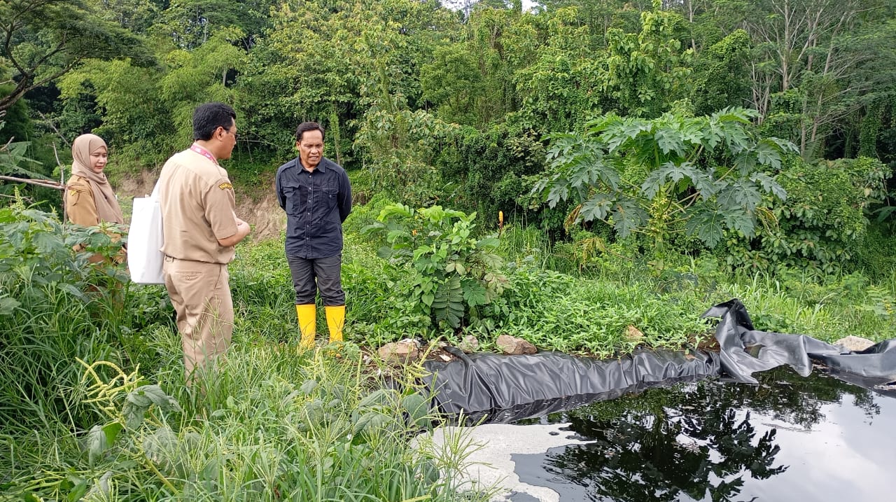 Komisi C DPRD Kabupaten Semarang saat lakukan sidak di TPA Blondo Bawen. Maria Novena/Jawa Pos Radar Semarang
