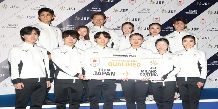 Tangkapan layar dari hasil pemotretan Kentaro Ishii, menampilkan , menampilkan barisan atlet tim nasional Jepang. Tampak di barisan depan (dari kiri): Yoshio Miura, Shun Sato, Yuma Kagiyama, Kaori,dll