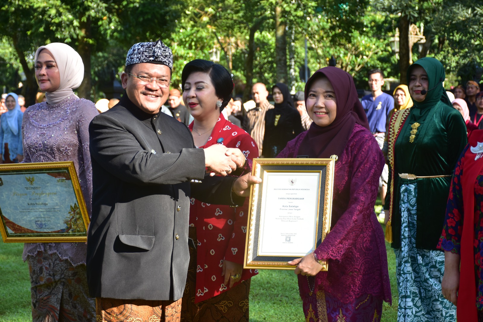 Peringatan Hari Ibu ke-97 Tingkat Kota Salatiga Tahun 2025 yang diikuti oleh Wali Kota, Wakil Wali Kota, Forkopimda, Kepala Organisasi Perangkat Daerah, ASN dan Karyawan di lingkungan Pemkot Salatiga.