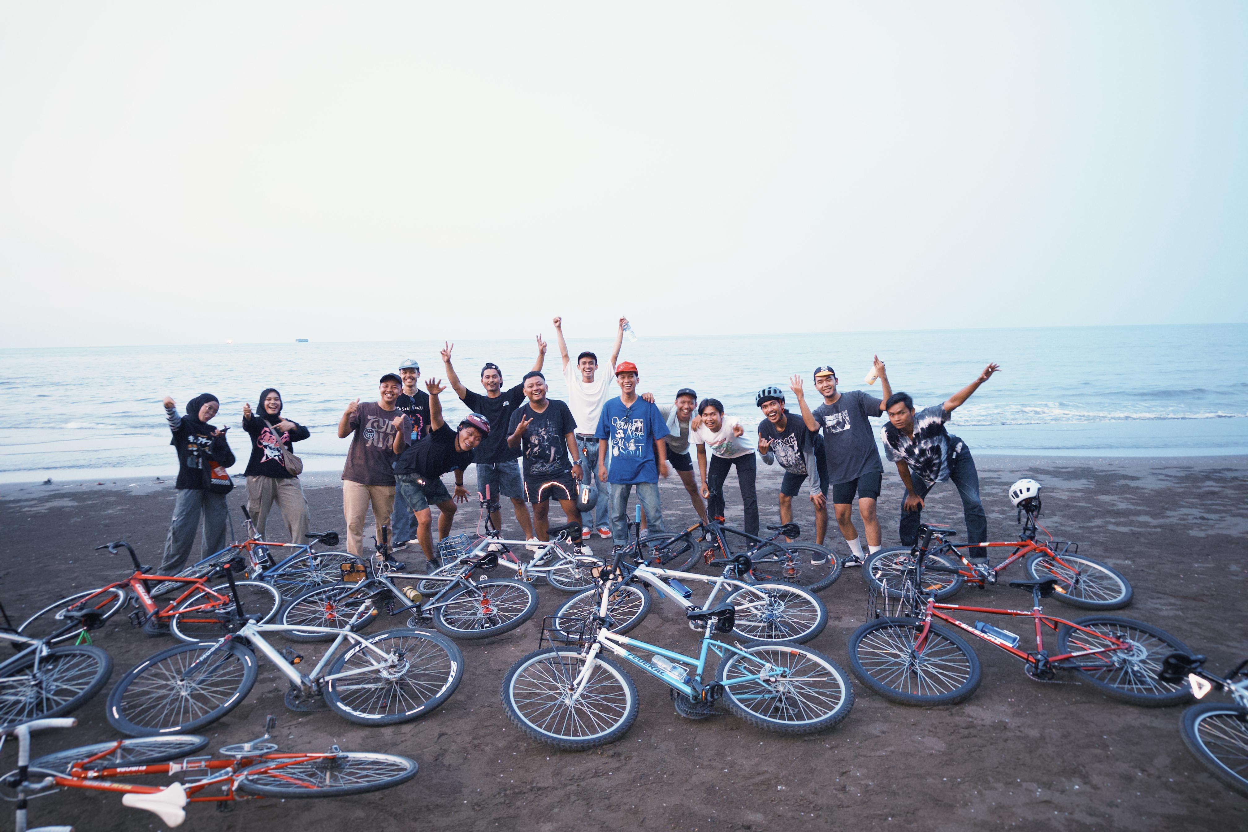 GOWES: KMJ Saikel Klub, komunitas sepeda Pekalongan yang tidak mengejar kebugaran, melainkan untuk jajan.