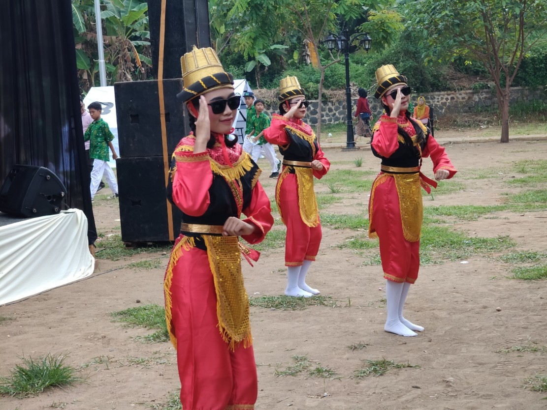 LUWES: Para penari Babalu saat pentas di sebuah acara di Kecamatan Wonotunggal.
