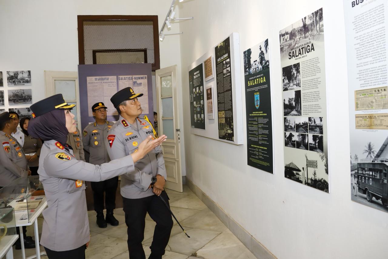Kapolda Jateng, Irjen Pol Ribut Hari Wibowo, meresmikan Museum Polres Salatiga sbg sarana pelestarian sejarah dan dokumentasi perjalanan pengabdian Polri, khususnya di wilayah hukum Polres Salatiga.