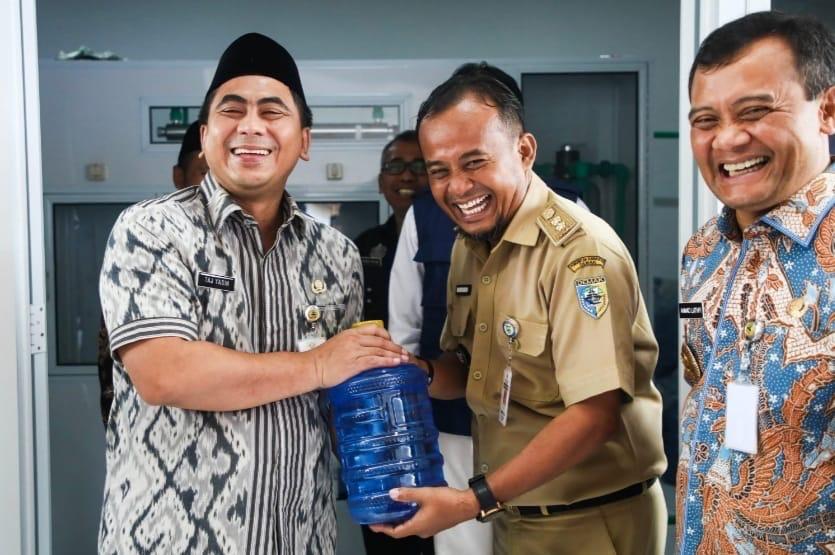 Gubernur Jawa Tengah Ahmad Luthfi bersama Wakil Gubernur Taj Yasin Maimoen menunaikan janji kampanye mereka, menghadirkan solusi nyata bagi krisis air bersih masyarakat pesisir.