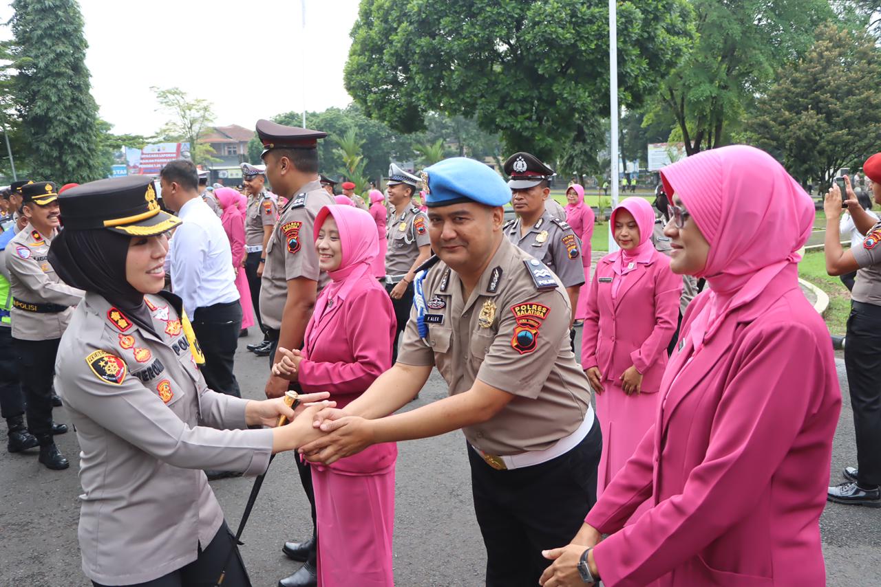 Kapolres Salatiga AKBP Veronica, S.H., S.I.K., M.Si., bertempat di Lapangan Bhayangkara Polres Salatiga, Rabu (31/12/2025).