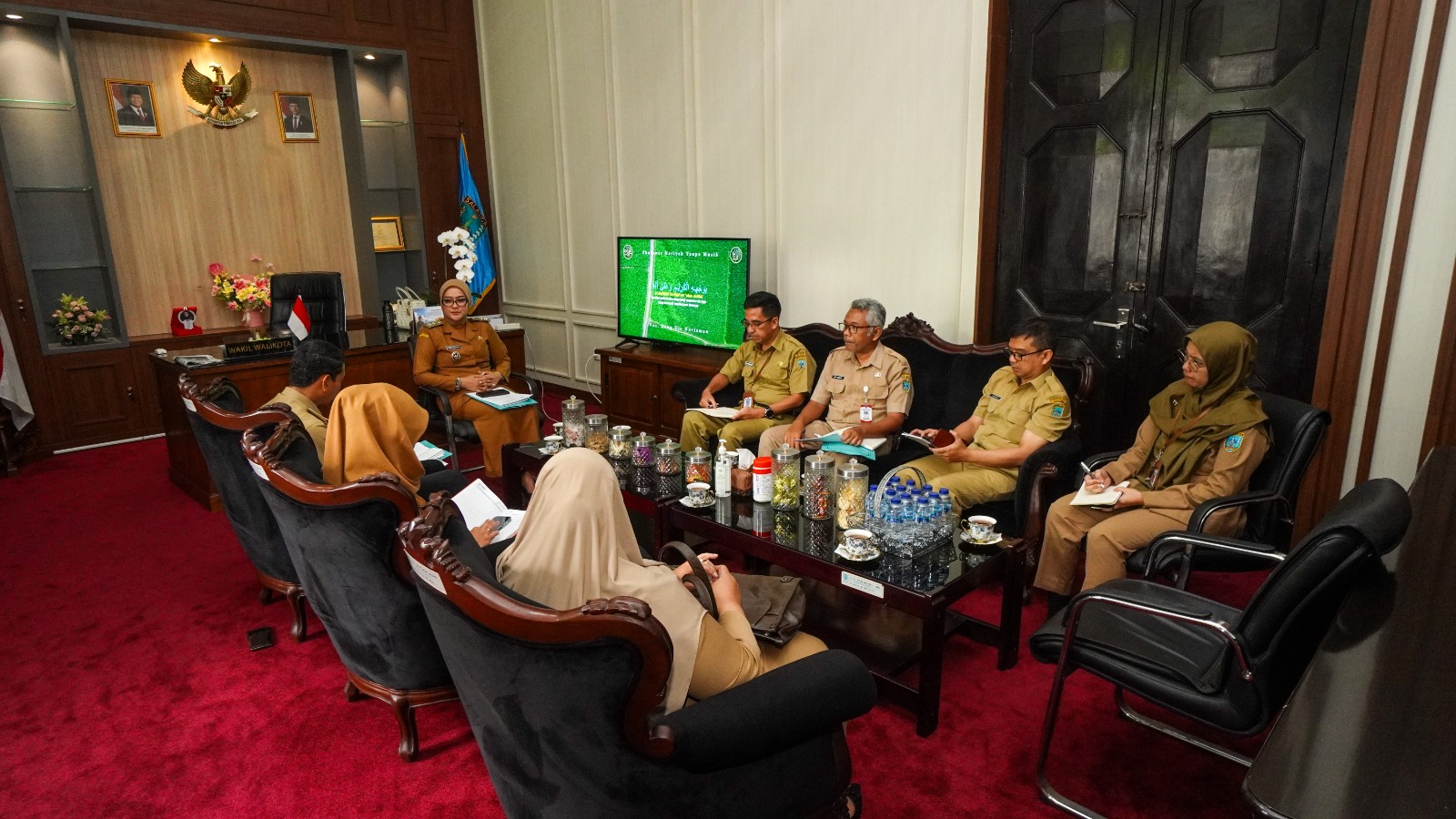 Kegiatan yang dilaksanakan di Ruang Kerja Wakil Wali Kota ini merupakan upaya Pemerintah Kota untuk menyatukan visi khususnya dalam menurunkan angka kemiskinan di Kota Salatiga.
