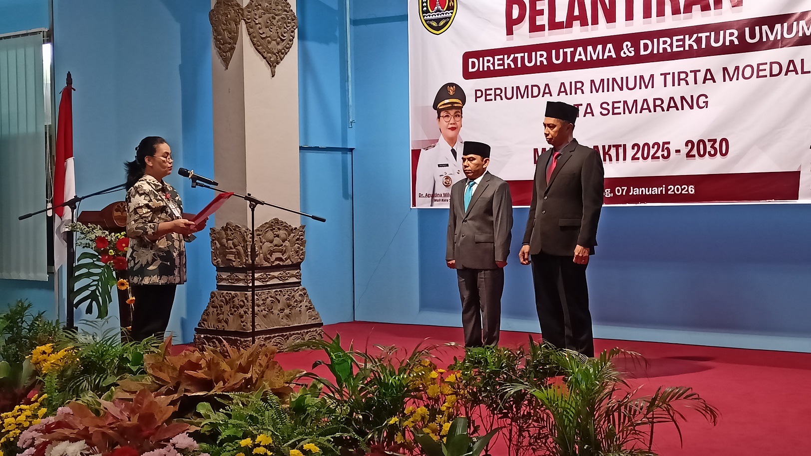 DILANTIK : Wali Kota Semarang, Agustina Wilujeng ketika melantik dan mengambil sumpah Ady Setiawan selaku Direktur Utama PDAM Tirta Moedal.