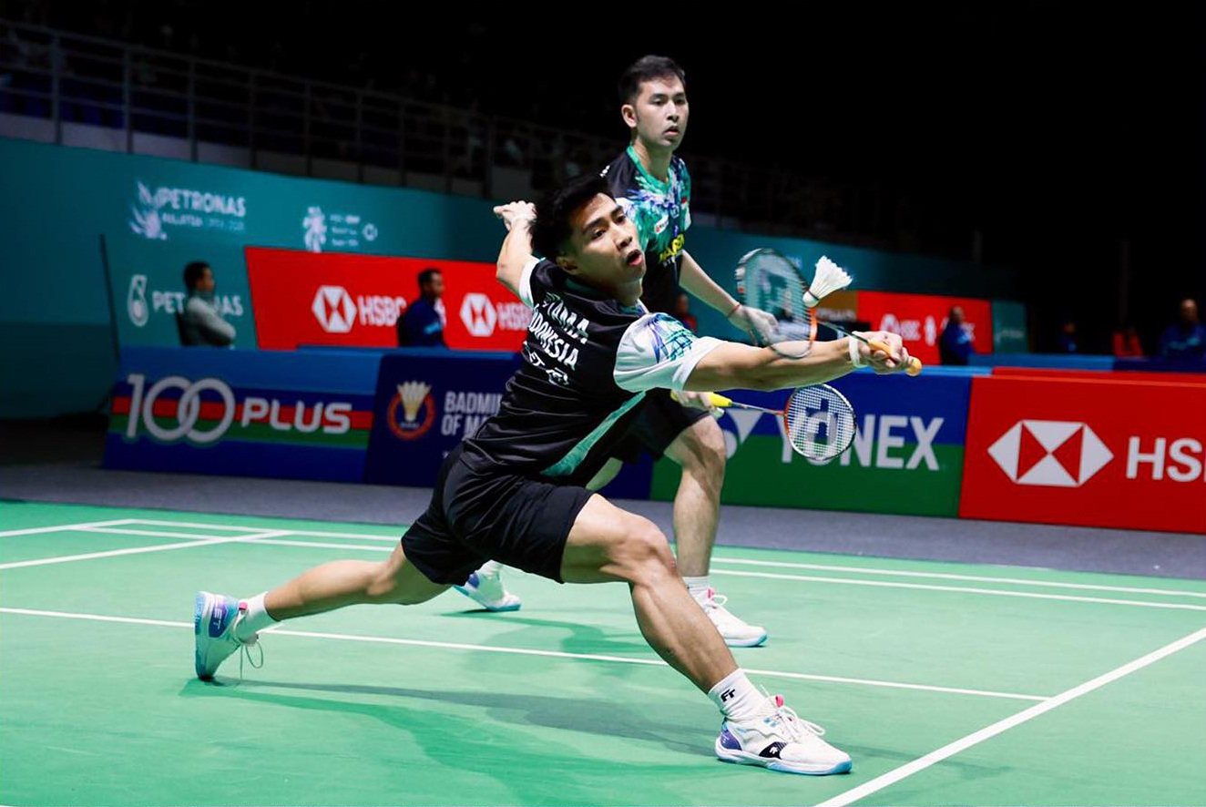 Sabar Karyaman Gutama/Moh Reza Pahlevi Isfahani melaju ke babak 16 besar Malaysia Open 2026 usai mengalahkan Raymond Indra/Nikolaus Joaquin 21-18, 21-9.