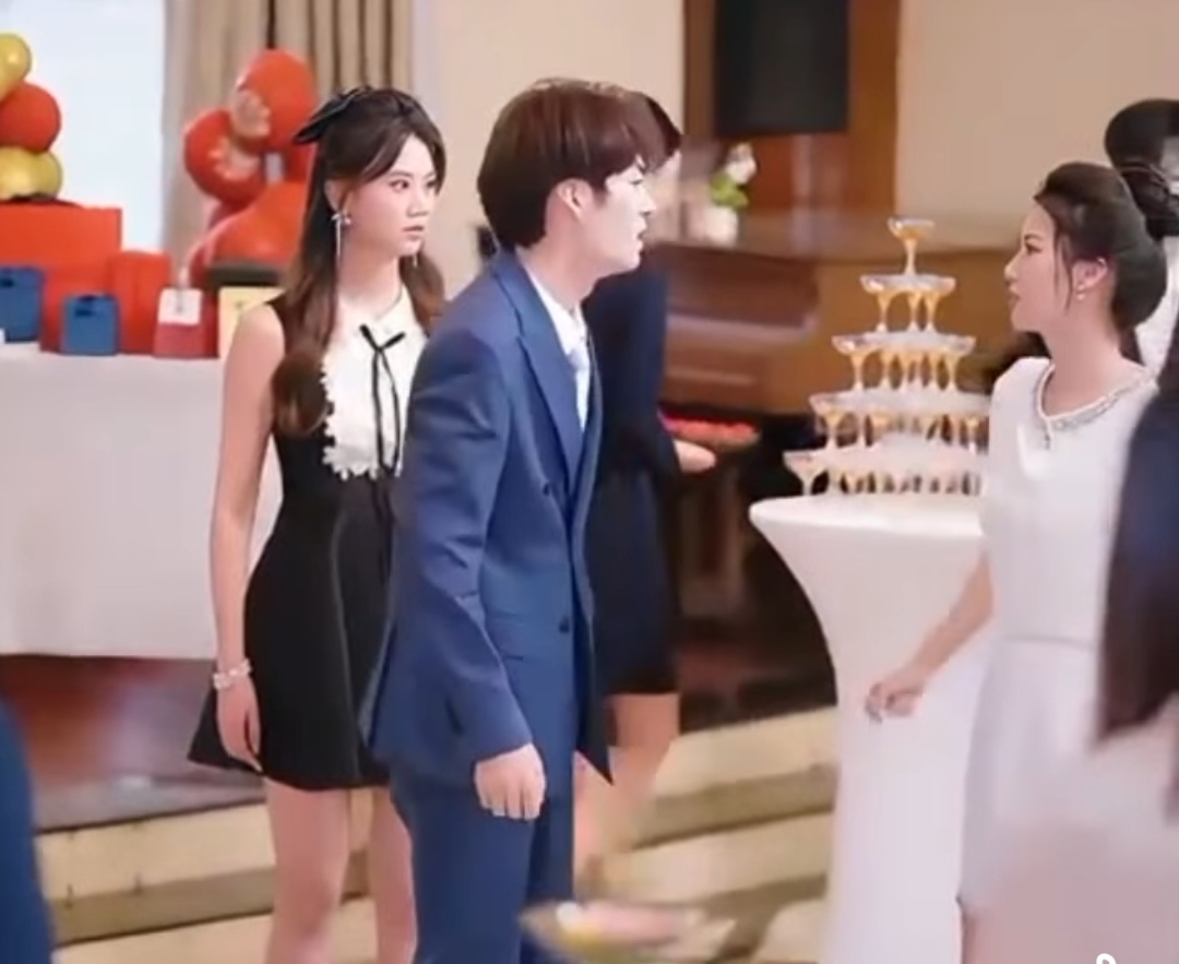 ADEGAN - Salah satu cuplikan adegan Micro Drama China