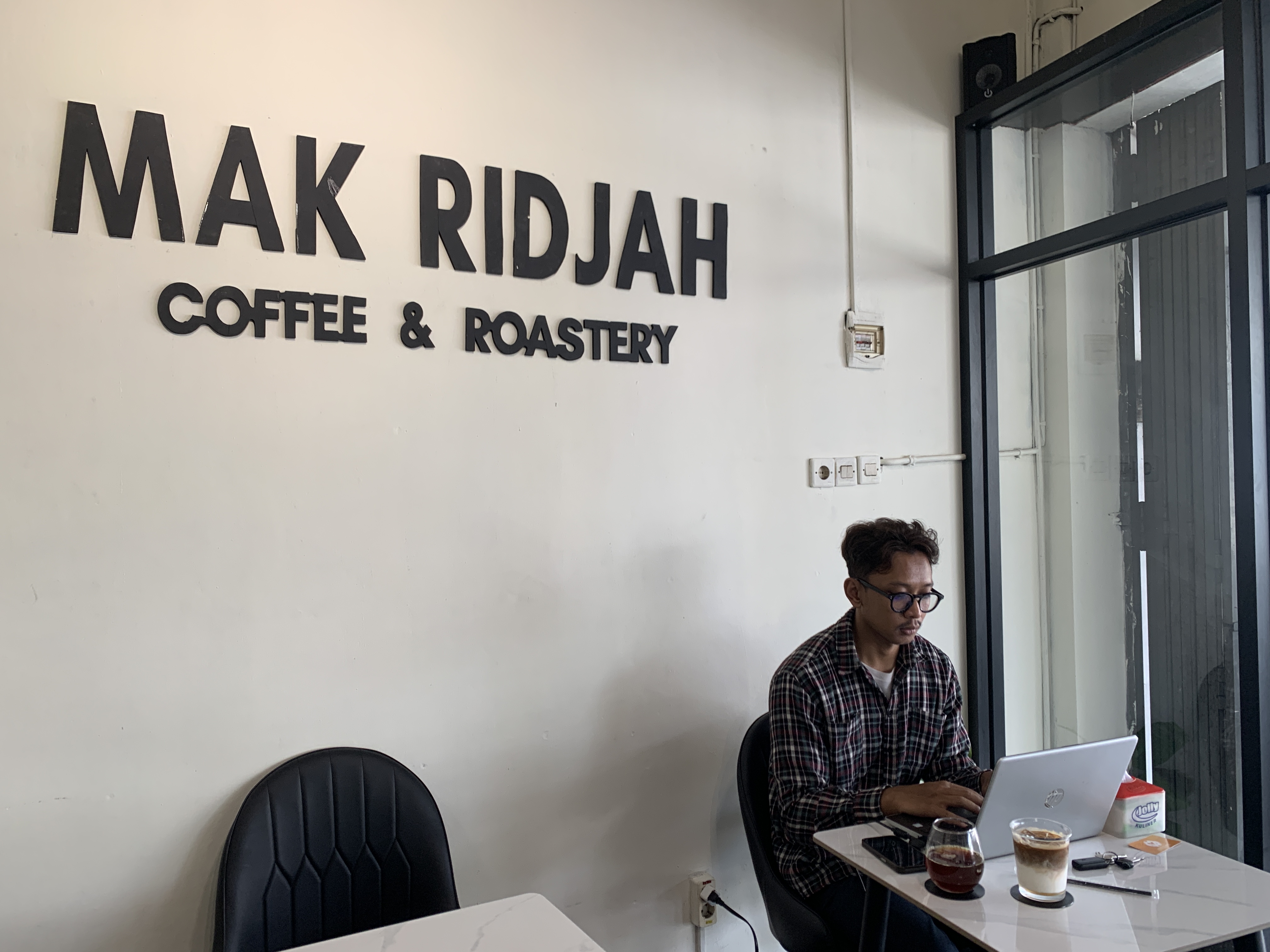 Tempat nongkrong asyik dengan menu kopi khas Temanggung.