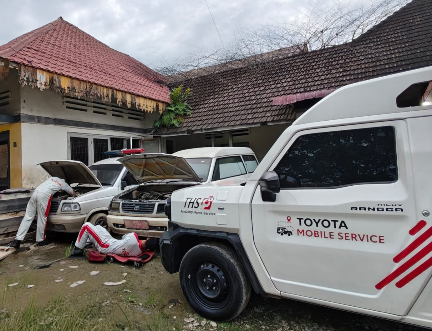 Pemeriksaan dan perbaikan unit ambulans dilakukan melalui kolaborasi Grup Astra dan Kemenkes RI dengan total 126 unit ambulans yang tersebar di Aceh, Sumatra Utara, dan Sumatra Barat.