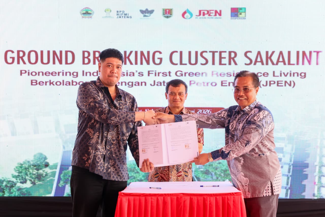 Gubernur Jawa Tengah, Ahmad Luthfi saat acara peletakan batu pertama kluster Sakalint Green Residential di daerah Ngaliyan, Kota Semarang pada Selasa 13 Januari 2026.
