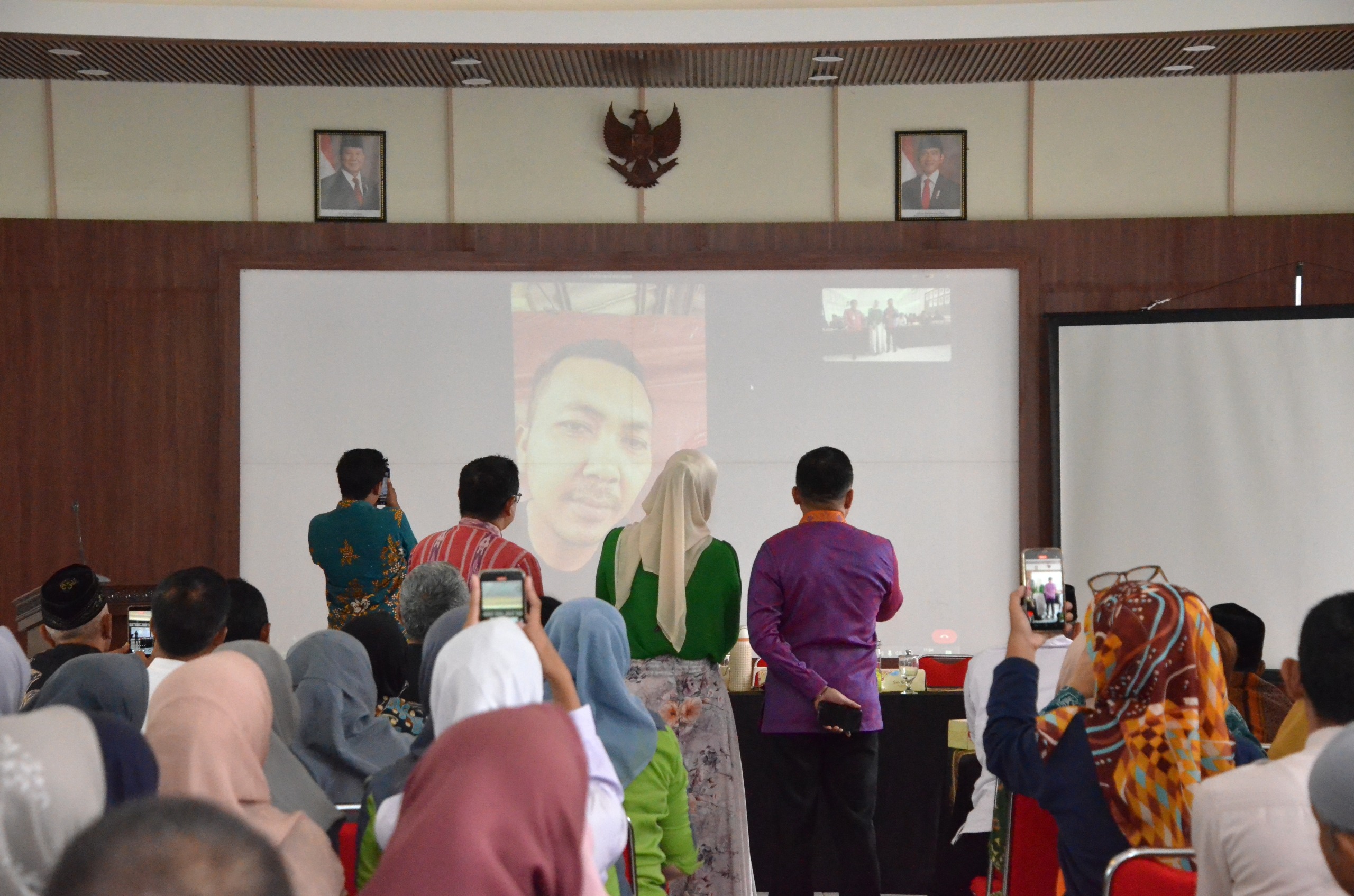 Layar LCD Semarang Barat Menyapa Pengungsian Aceh