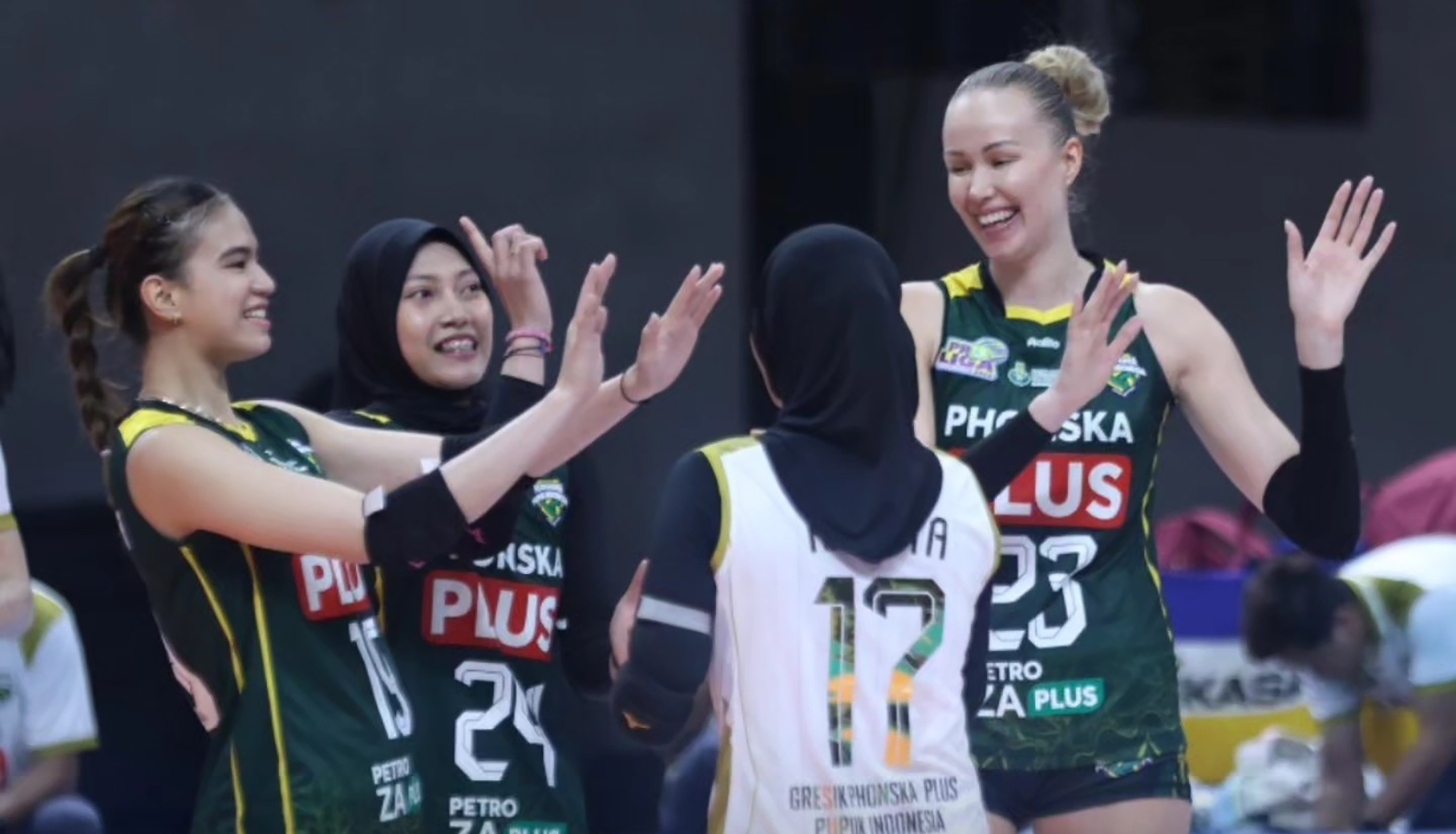 Gresik Petrokimia Pupuk Indonesia sukses meraih tiga poin usai mengalahkan Jakarta Popsivo Polwan 3-0 (25-18, 25-22, 27-25).