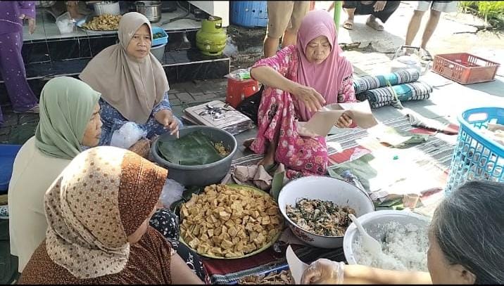 Dapur umum pascabanjir di Wonosari, Jumat (16/1) pagi.