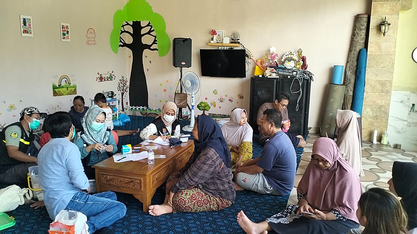 Pemeriksaan pascabanjir di RW 2 Wonosari, Jumat (16/1).