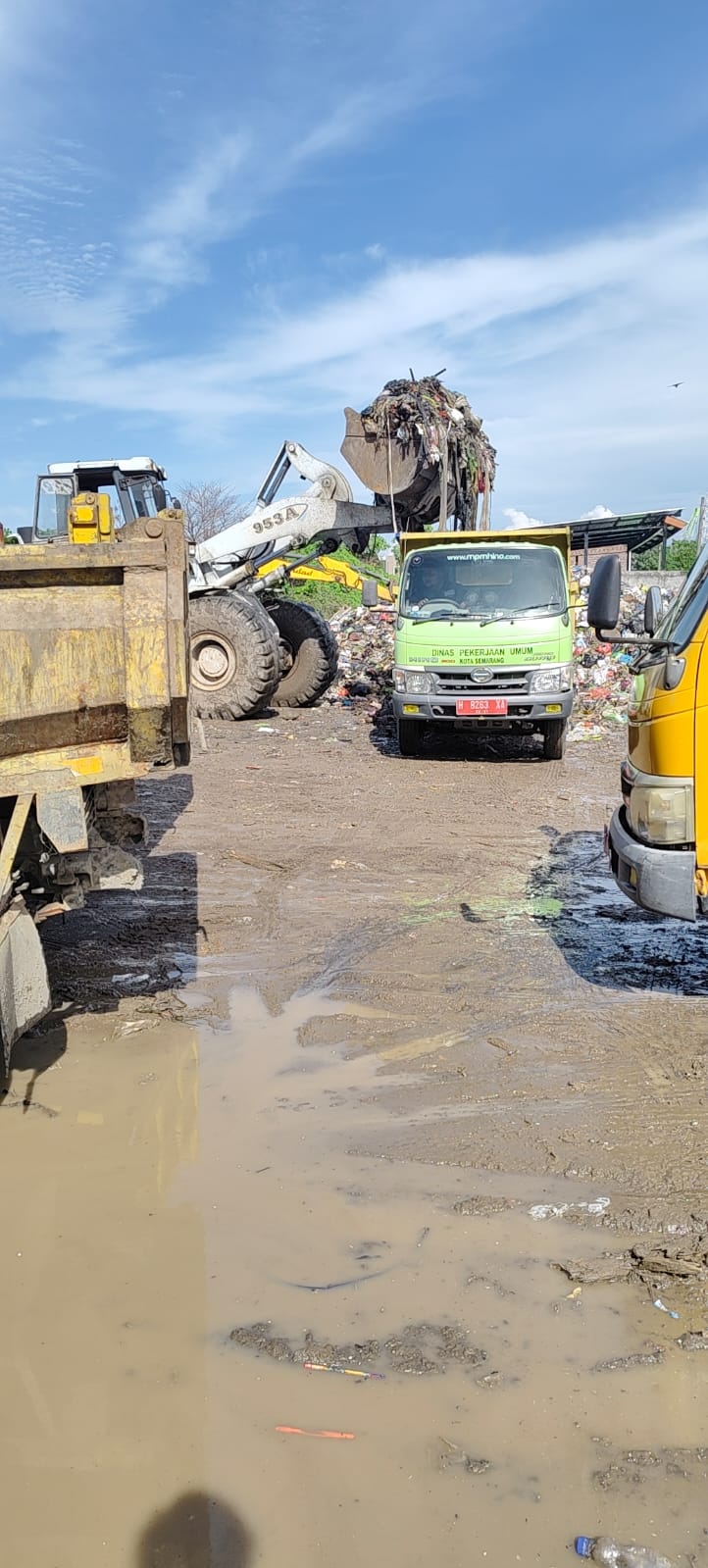 Kerja Gotong Royong Jajaran Pemkot Semarang Berhasil Bersihkan Sampah di TPS Muktiharjo Kidul