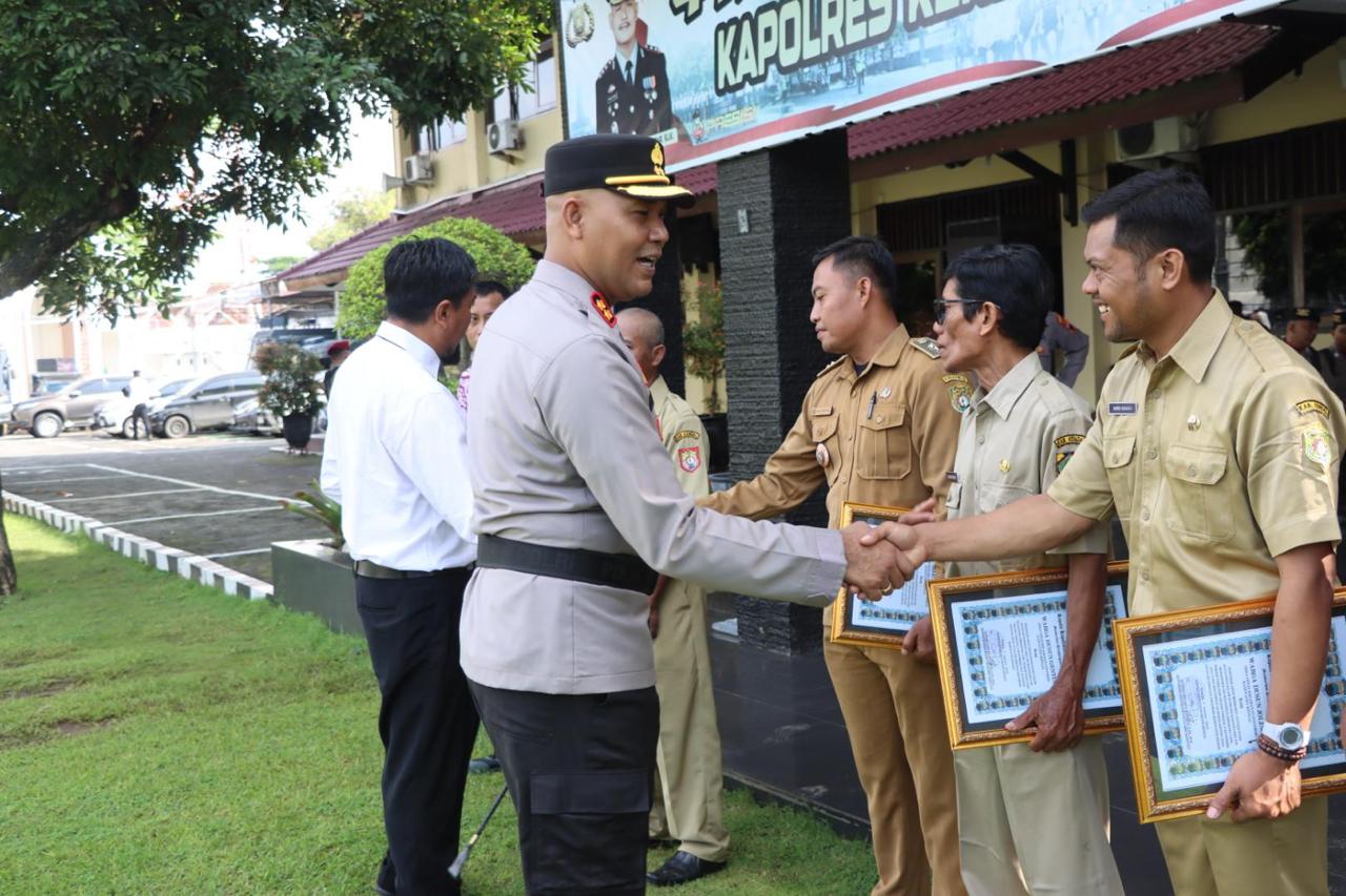 Polres Kendal Bentuk Tim Siaga Bencana dan Salurkan Bantuan.