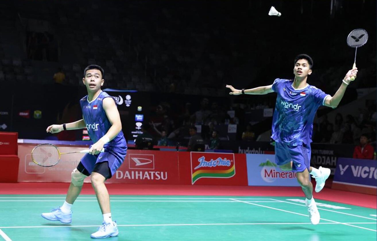 Ali Faathir Rayhan/Devin Artha Wahyudi melangkah ke babak utama Indonesia Masters 2026 usai menang tiga gim 20-22, 21-16, 21-14 atas Mael Cattoen/Lucas Renoir.