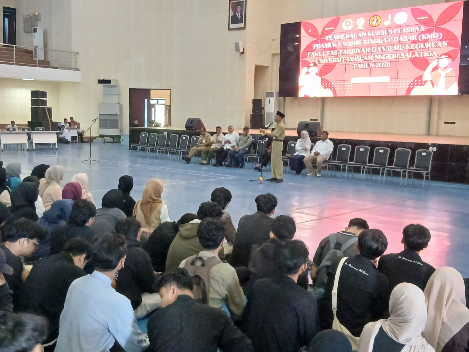 Mahasiswa UIN Salatiga mengikuti pembekalan Kursus Pembina Pramuka Mahir Tingkat Dasar (KMD), Senin (19/1/2026).
