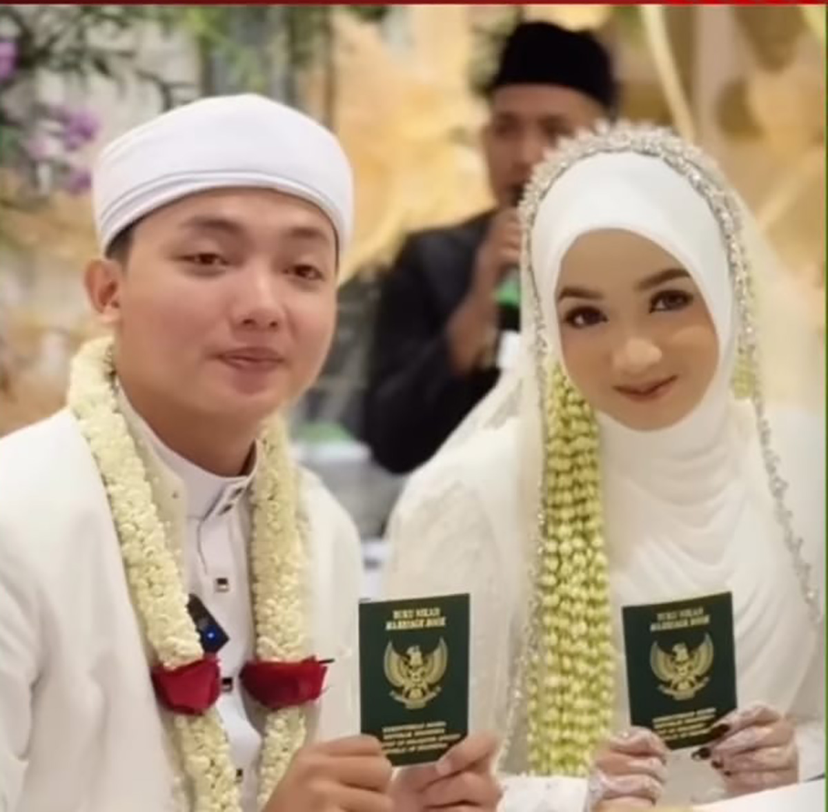 Ekspresi Malu-Malu Saat Pernikahan Ning Umi Laila dan Gus Anas Hidayatullah Jadi Sorotan Publik