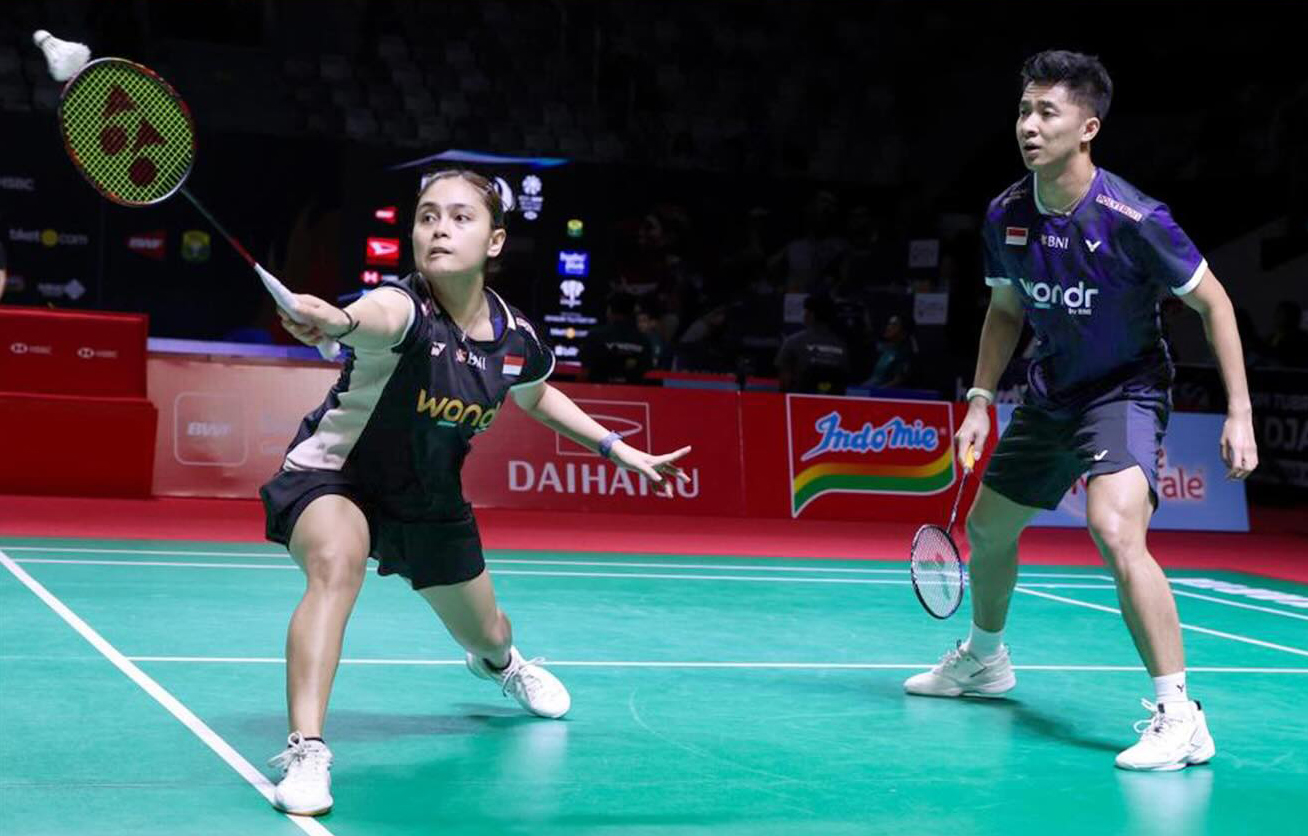 Dejan Ferdinansyah/Bernadine Anindya Wardana menang dua gim langsung 21-10, 21-17 atas Jimmy Wong/Lai Pei Jing (Malaysia) dan melangkah ke babak 16 besar.