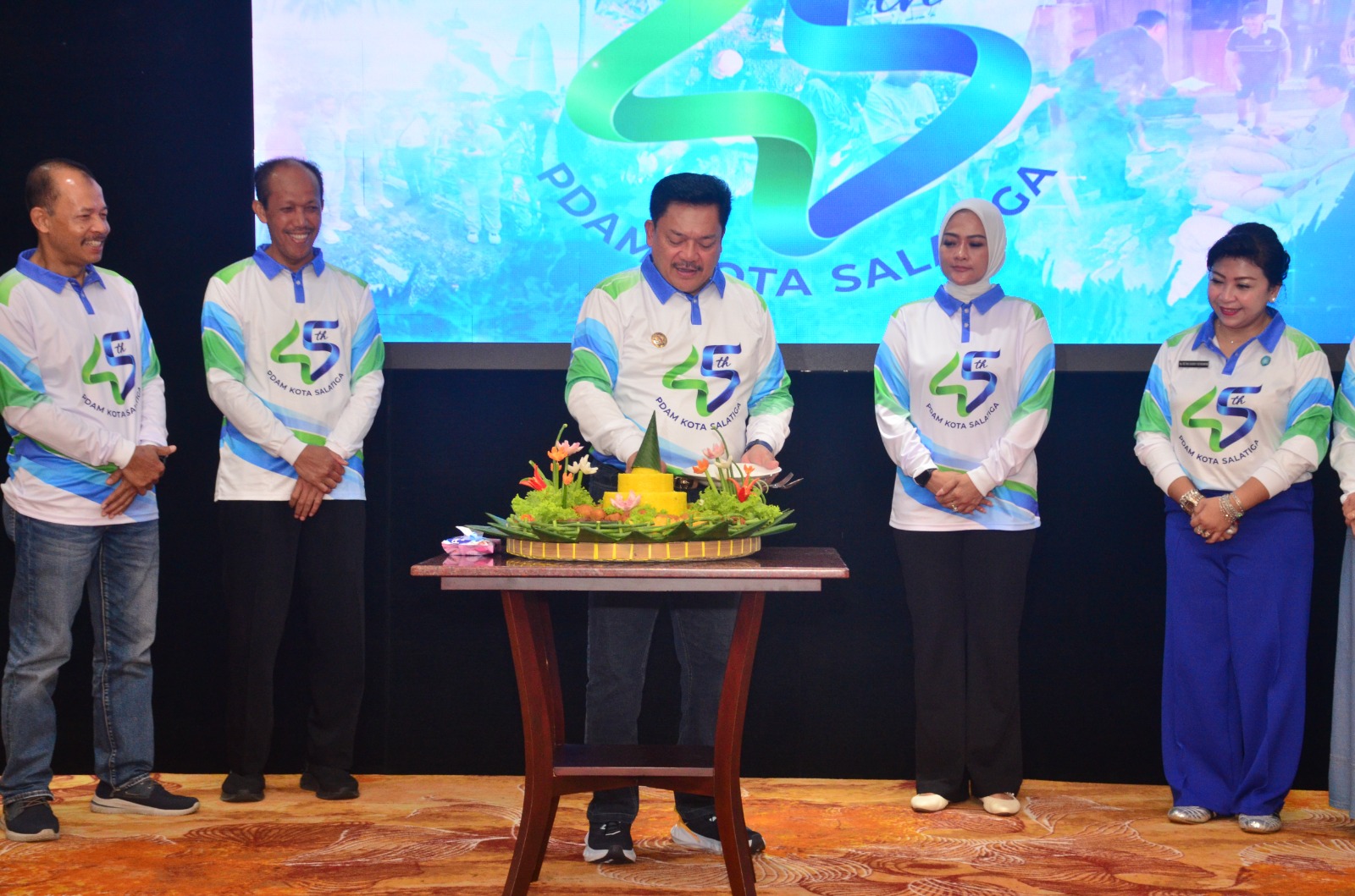 Wali Kota Salatiga, dr. Robby Hernawan, Sp.OG., menghadiri puncak peringatan Hari Ulang Tahun (HUT) ke-45 PDAM Kota Salatiga yang diselenggarakan di Grand Wahid Hotel Salatiga pada Rabu (21/1/2026).