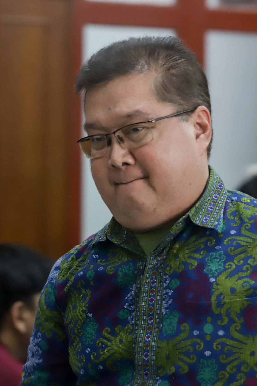 Dosen Universitas Airlangga Bambang Sugeng Ariadi Subagyono menghadiri sidang sengketa kepemilikan PT Dharma Nyata Press di Pengadilan Negeri Surabaya kemarin (20/1/2026).
