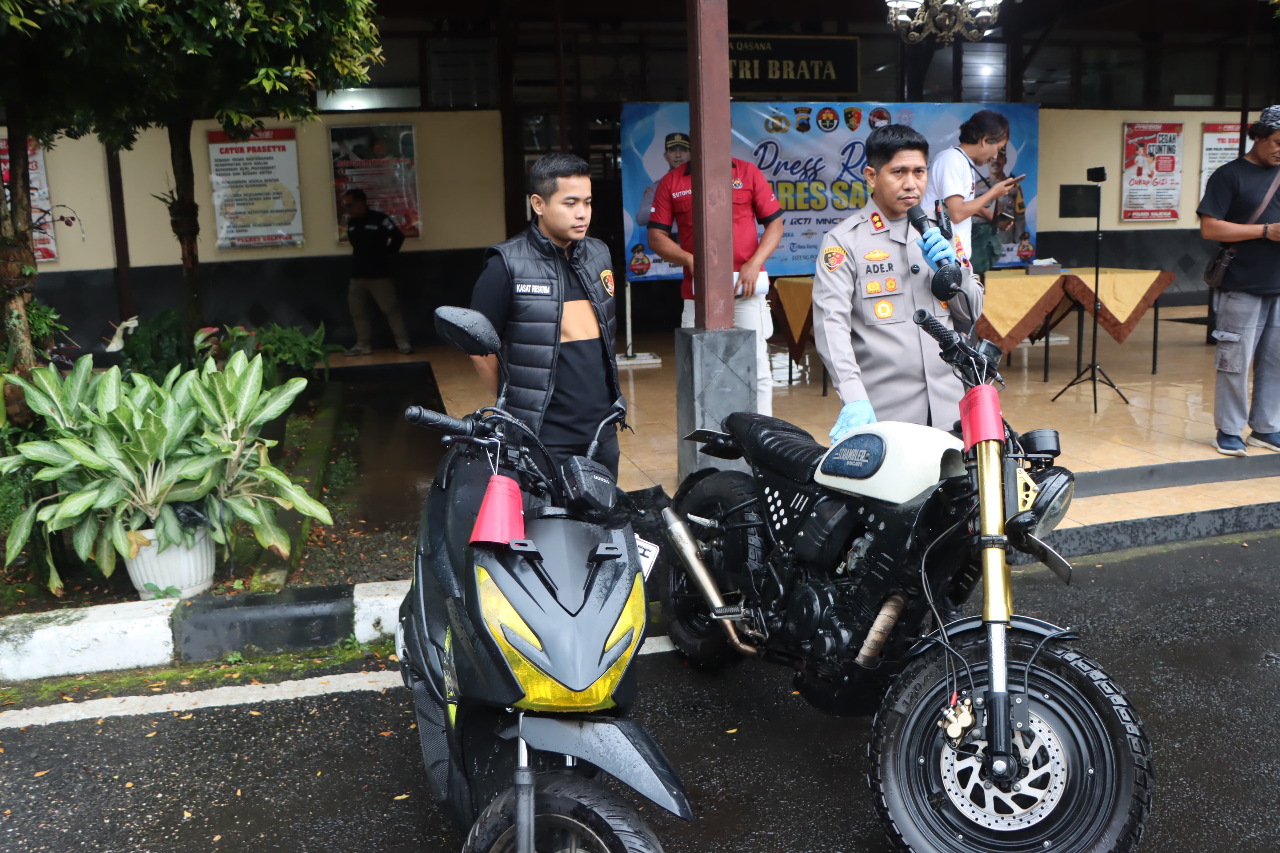 Polres Salatiga berhasil mengungkap kasus tindak pidana pencurian dengan pemberatan. Kasus terjadi di wilayah Kecamatan Sidorejo, Kota Salatiga.  Kapolres Salatiga AKBP Ade Papa Rihi, S.H., S.I.K., M.