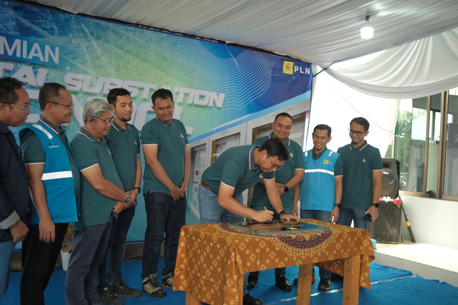 PERESMIAN : GM PLN UIT JBT, Handy Wihartady meresmikan pengoperasian DSS Gardu Induk 150 kV Srondol, Kota Semarang, Selasa (30/12/2025).