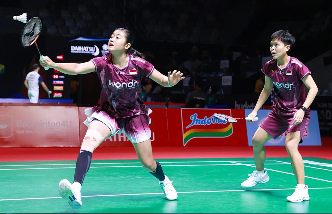 Amallia Cahaya Pratiwi/Siti Fadia Silva Ramadhanti melangkah ke babak perempatfinal Indonesia Masters 2026 usai menang dua gim langsung 21-17, 21-14 atas Hathaithip Mijad/Napapakorn Tungkasatan.
