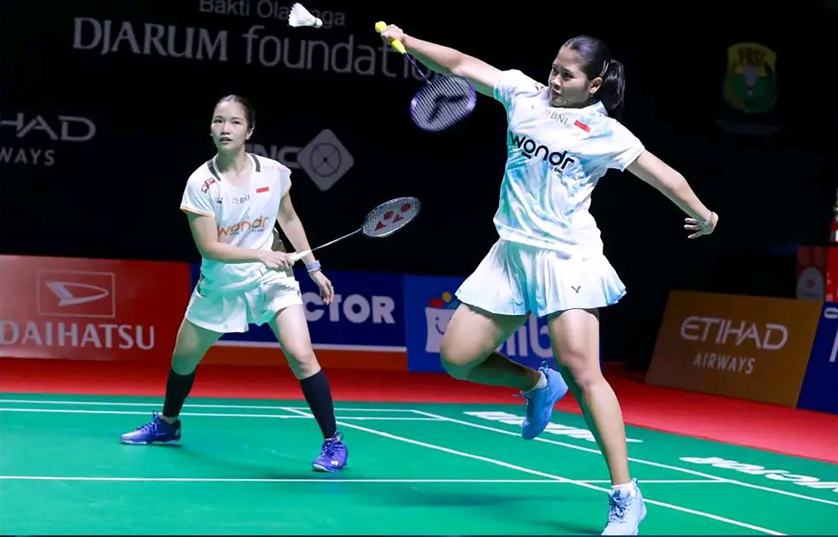 Rachel Allessya Rose/Febi Setianingrum melaju ke babak perempatfinal usai menang rubber game 19-21, 21-14, 21-15 atas Siti Sarah Azzahra/Az Zahra Ditya Ramadhani.