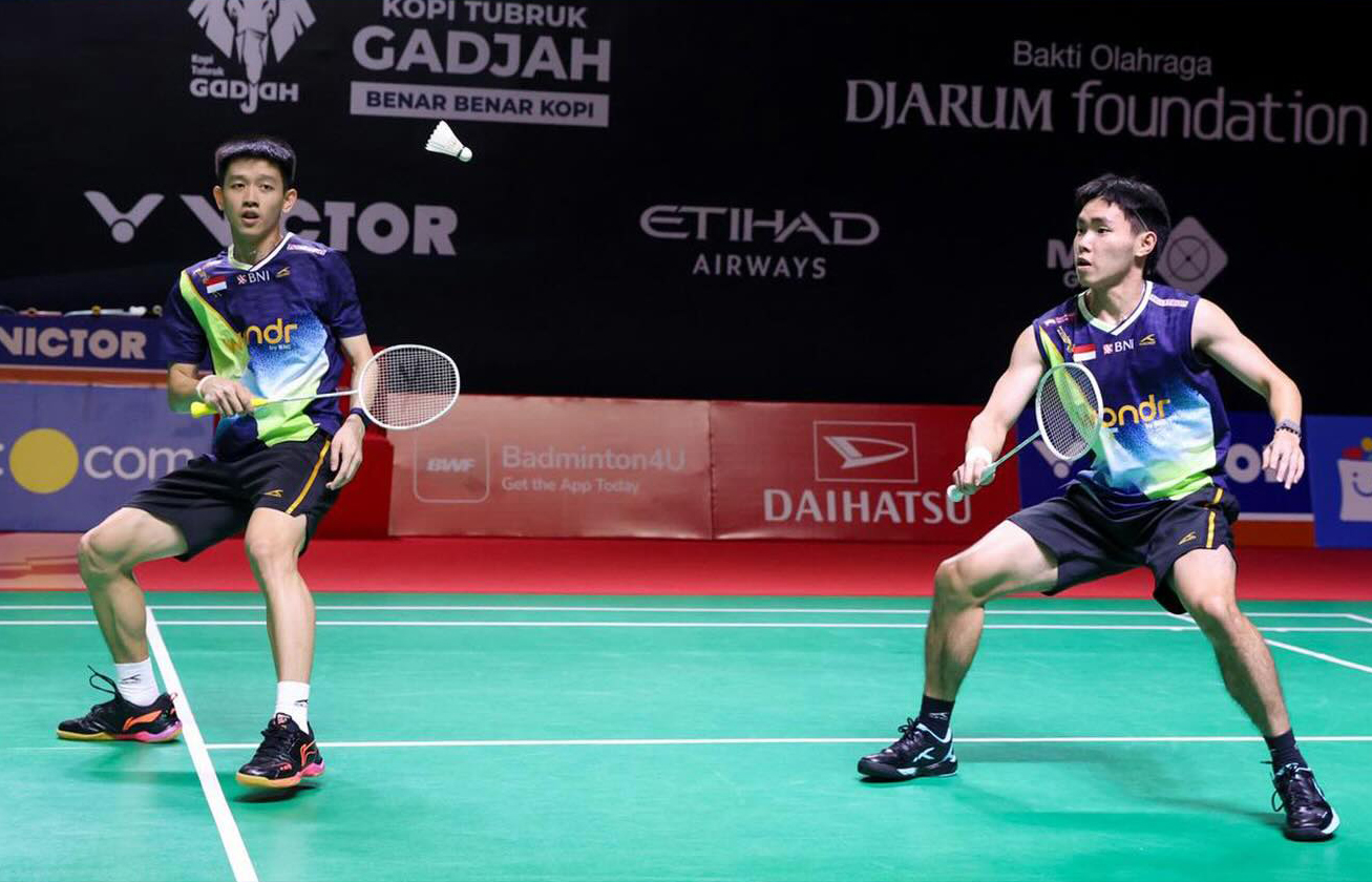 Pasangan muda Raymond Indra/Nikolaus Joaquin secara mengejutkan menyingkirkan unggulan delapan Taiwan, Lee Jhe Huei/Yang Po Hsuan 14-21, 21-18, 24-22.