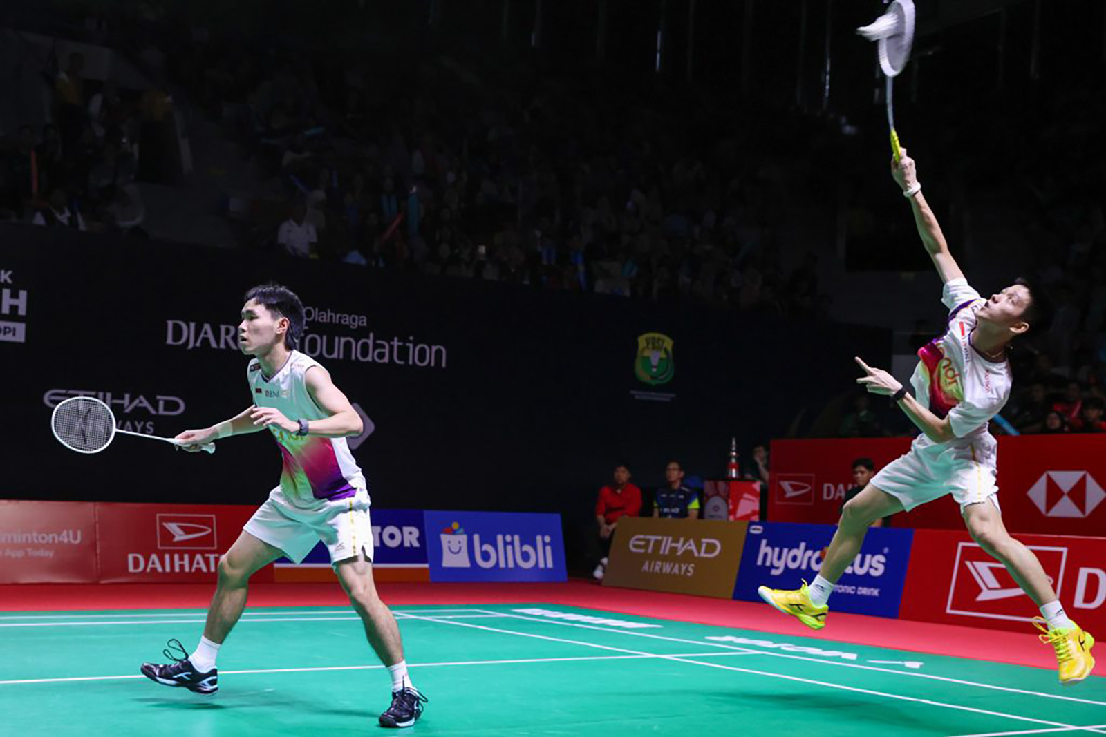 Raymond Indra/Nikolaus Joaquin akan menghadapi seniornya Fajar Alfian/Muhammad Shohibul Fikri di babak perempatfinal Indonesia Masters 2026.