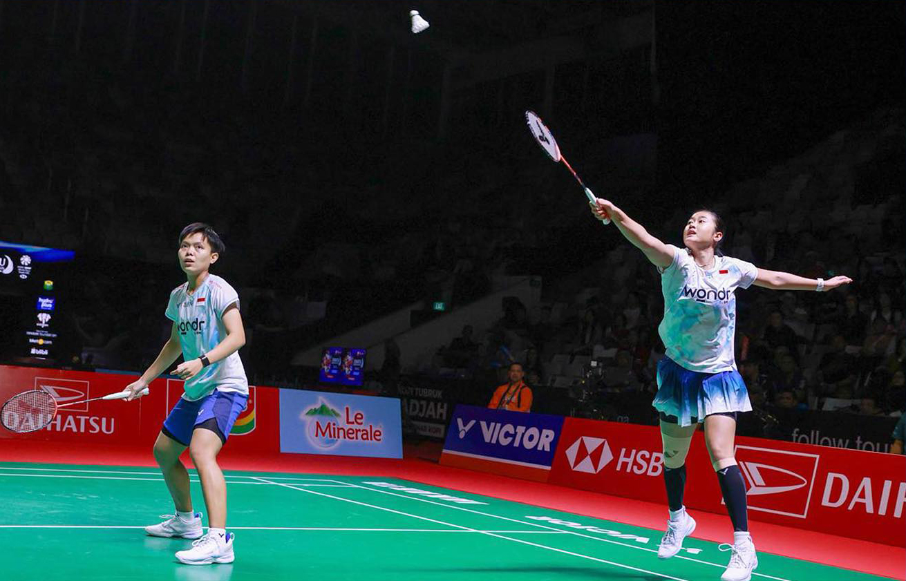 Amallia Cahaya Pratiwi/Siti Fadia Silva Ramadhanti tersingkir di babak perempatfinal usai kalah rubber game 21-16, 11-21, 14-21 atas Arisa Igarashi/Miyu Takahashi (Jepang).