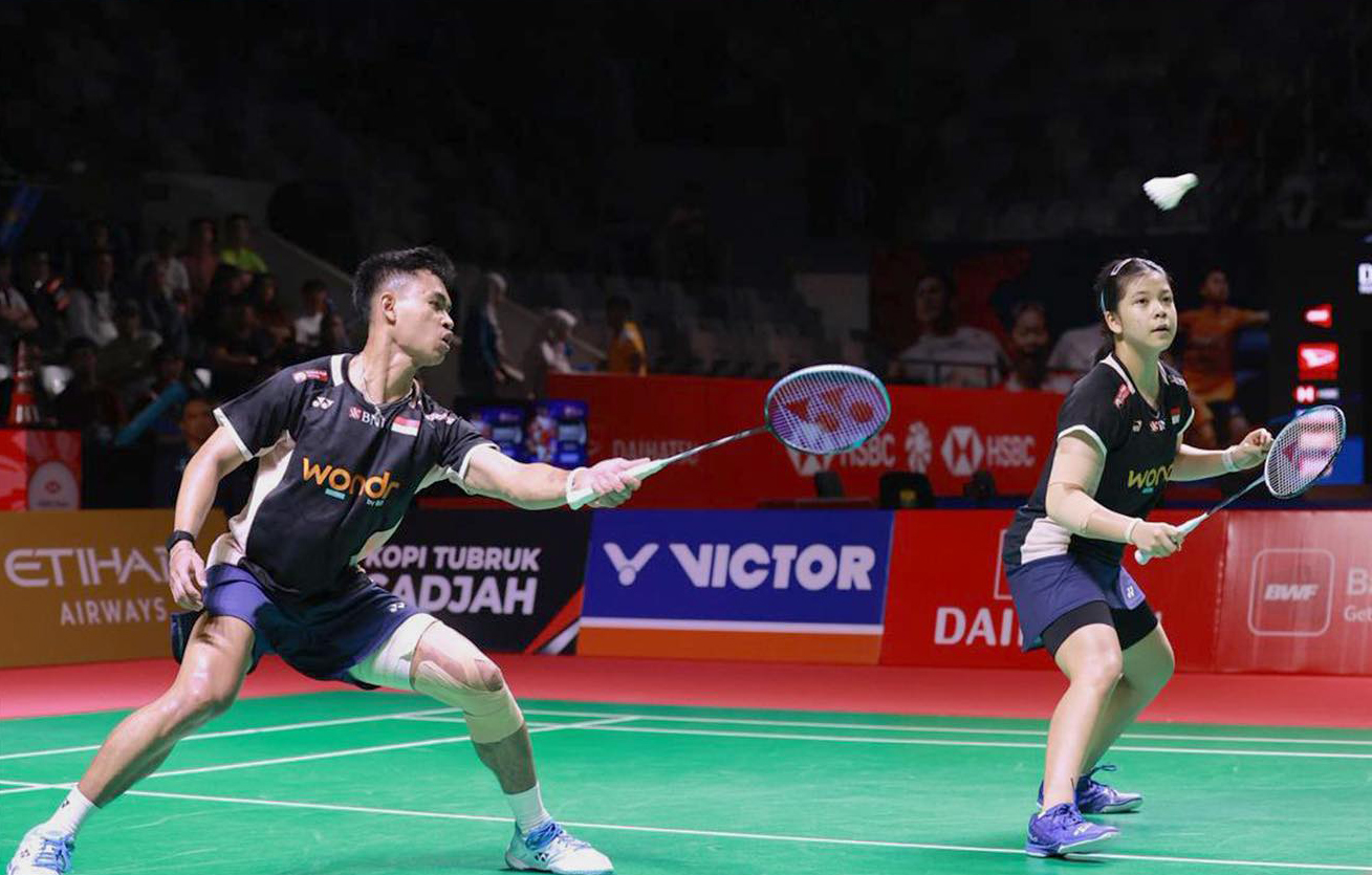 Jafar Hidayatullah/Felisha Alberta Nathaniel Pasaribu lolos ke babak semifinal usai mengalahkan wakil Prancis, Thom Gicquel/Delphine Delrue 13-21, 22-20, 21-16.