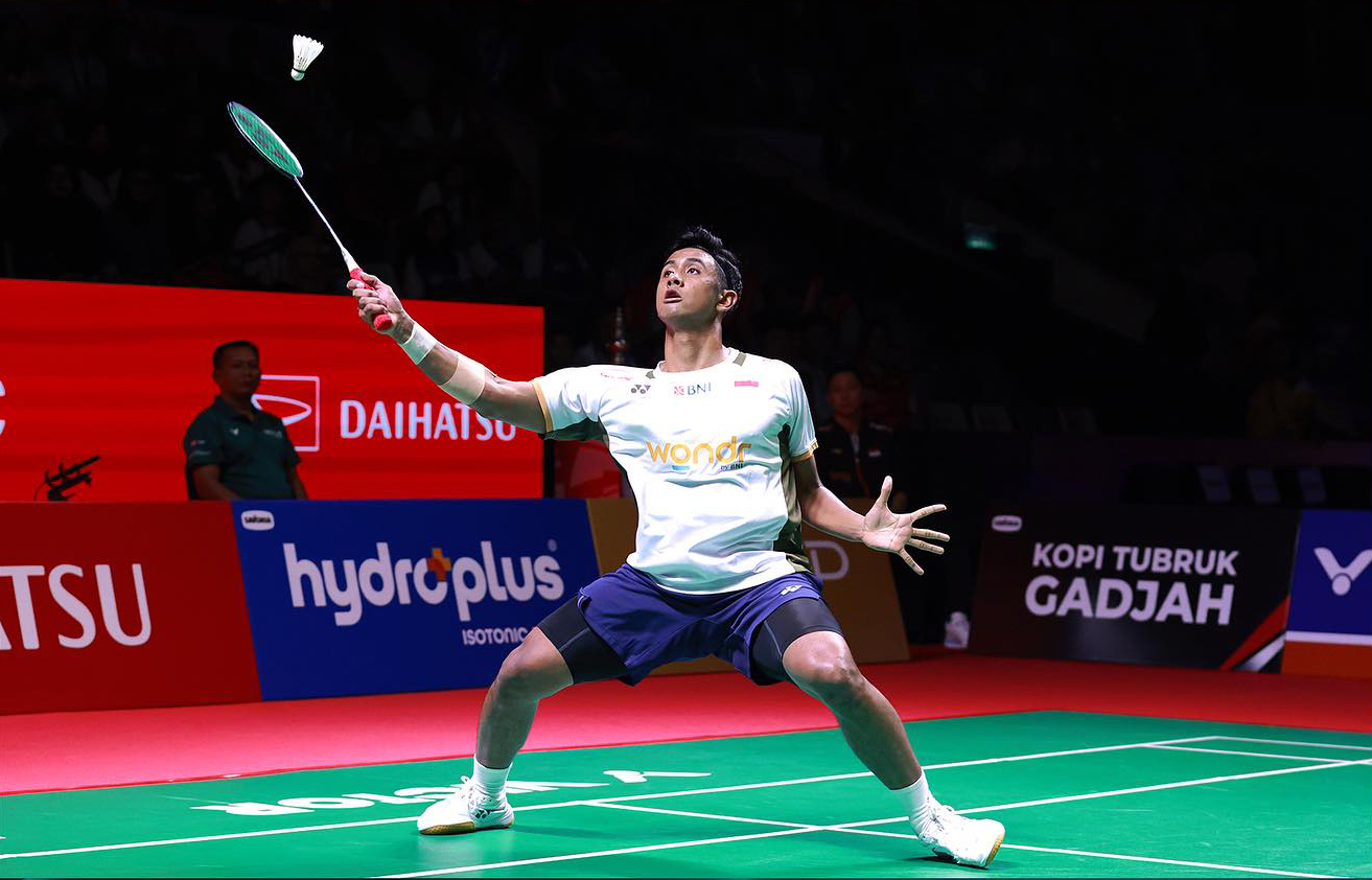 Alwi Farhan menjadi juara tunggal putra Indonesia Masters 2026 usai mengalahkan wakil Thailand, Panitchaphon Teeraratsakul 21-5, 21-6.