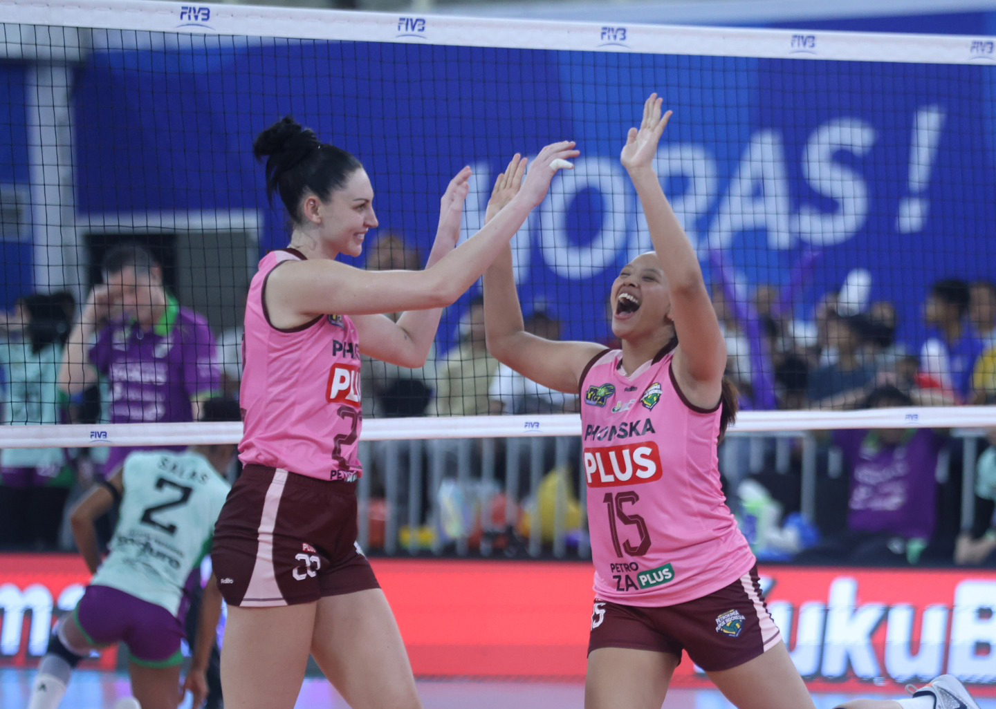 Gresik Petrokimia Pupuk Indonesia tundukkan tuan rumah Bandung BJB Tandamata 0-3 (25-14, 31-29, 25-23) di GOR Sabilulungan Jalak Harupat.