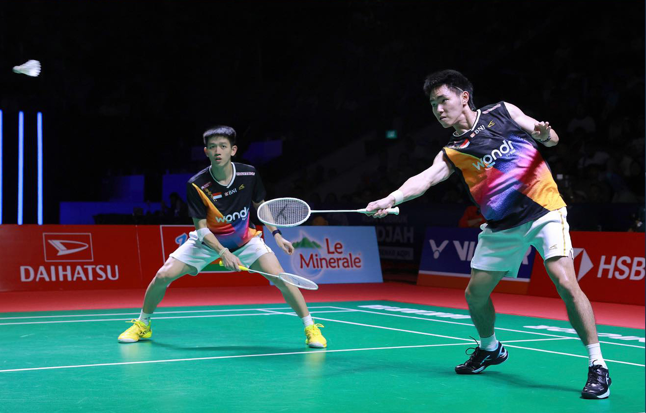 Raymond Indra/Nikolaus Joaquin menjadi runner up Indonesia Masters 2026 setelah kalah dua gim langsung 19-21, 13-21 atas Goh Sze Fei/Nur Izzuddin.