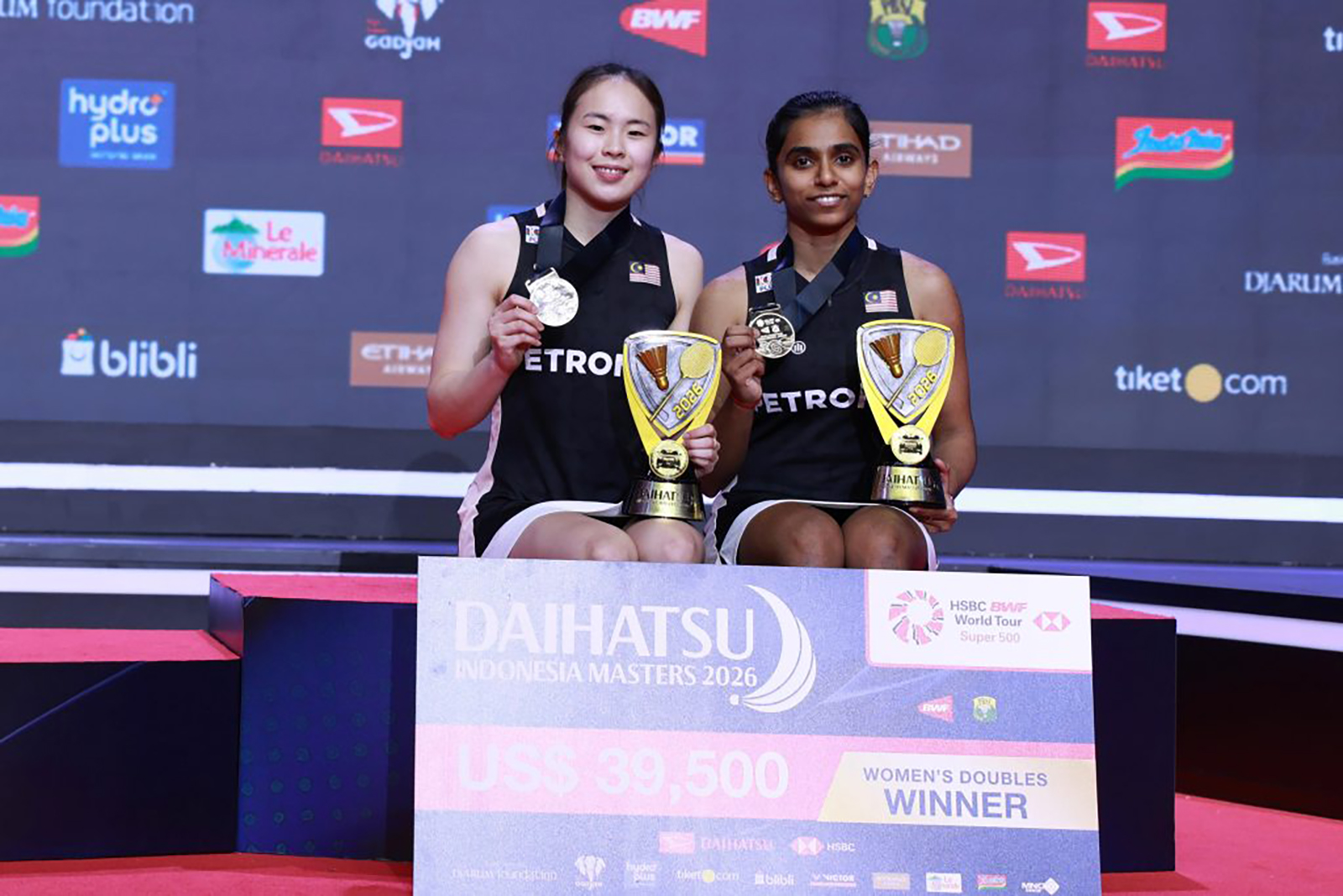Pearly Tan-Thinaah Muralitharan pastikan gelar juara ganda putri Indonesia Masters 2026 usai lawannya Arisa Igarashi/Miyu Takahashi memutuskan untuk mundur.