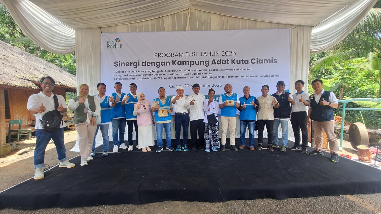 APRESIASI TOKOH : Program TJSL PT PLN (Persero) tahun 2025 mengapresiasi Firman yang menginisiasi berbagai program pelestarian lingkungan dan pengembangan ekonomi kreatif lokal.