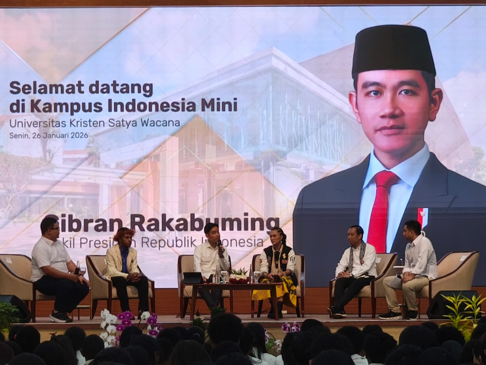 Wakil Presiden Gibran Rakabuming Raka menggelar talkshow di kampus UKSW pada Senin (26/1/2026).