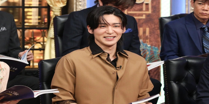 Meguro Ren tersenyum tampan saat muncul di &ldquo;Shabekuri 007&rdquo; Televisi Nippon membahas kehidupan pribadinya.