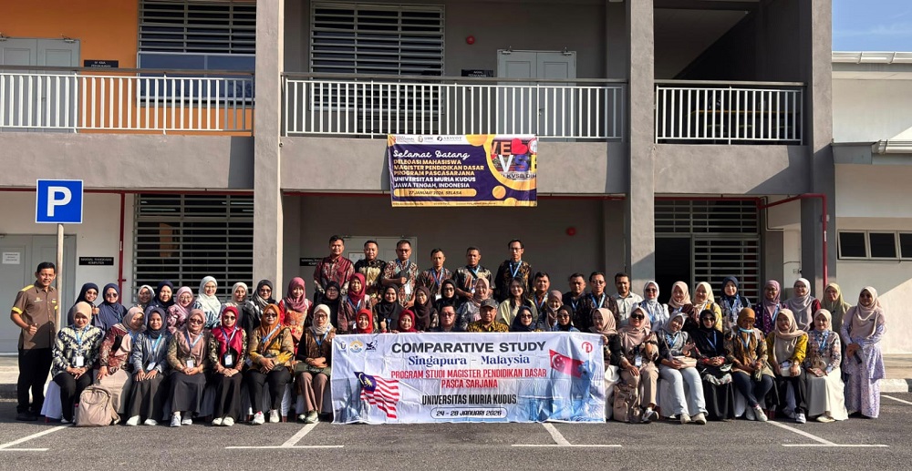 Sebanyak 40 mahasiswa didampingi dua dosen Program Studi Magister Pendidikan Dasar Universitas Muria Kudus (UMK) mengikuti comparative study di Malaysia dan Singapura.