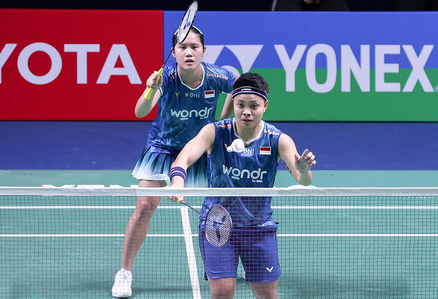 Lanny Tria Mayasari/Apriyani Rahayu lolos ke babak 16 besar Thailand Masters 2026 usai menang dua gim langsung 21-14, 21-14 atas Natasja P. Anthonisen/Amalie Cecilie Kudsk.