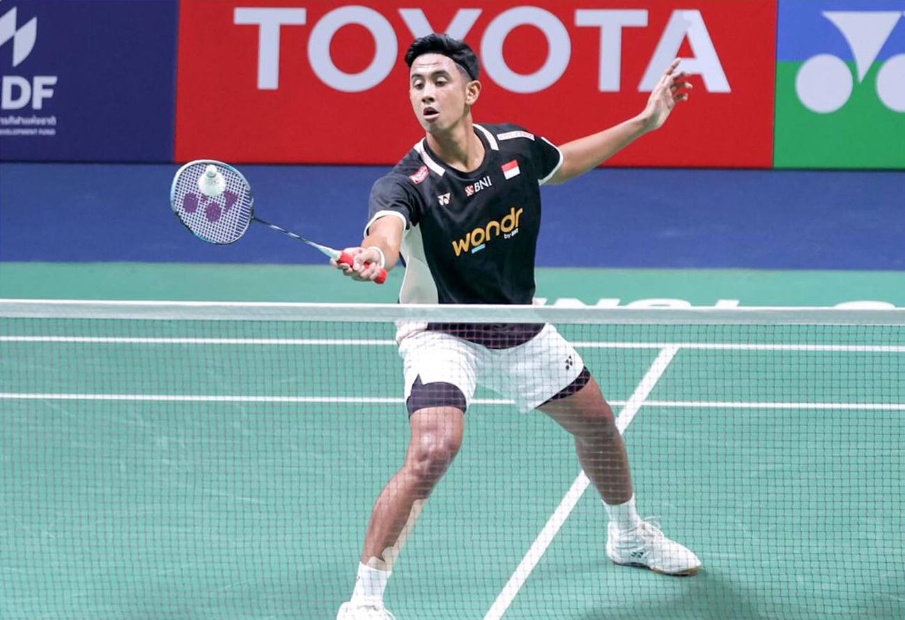 Unggulan kedua Alwi Farhan lolos ke babak 16 besar Thailand Masters 2026 usai menyingkirkan wakil China, Hu Zhe An dua gim langsung 21-18, 21-15.