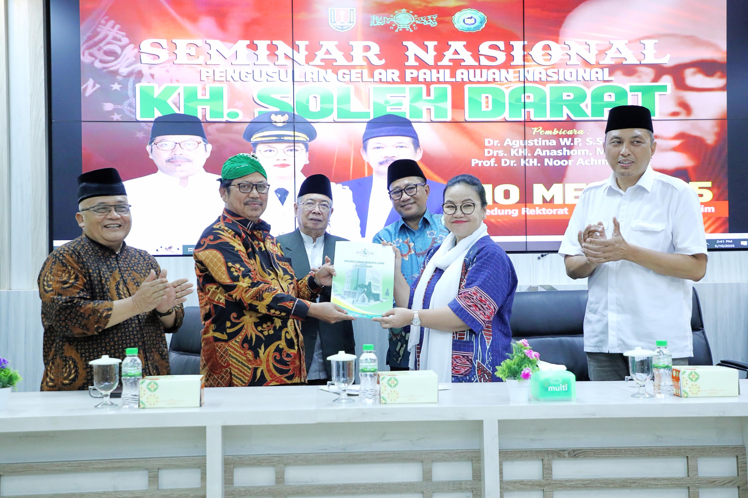 Pemkot Semarang melalui Dinas Arsip dan Perpustakaan akan menggelar Seminar Nasional bertajuk "Jejak Perjuangan K.H. Sholeh Darat dalam Rangka Penguatan Pengusulan Gelar Pahlawan Nasional" Kamis.