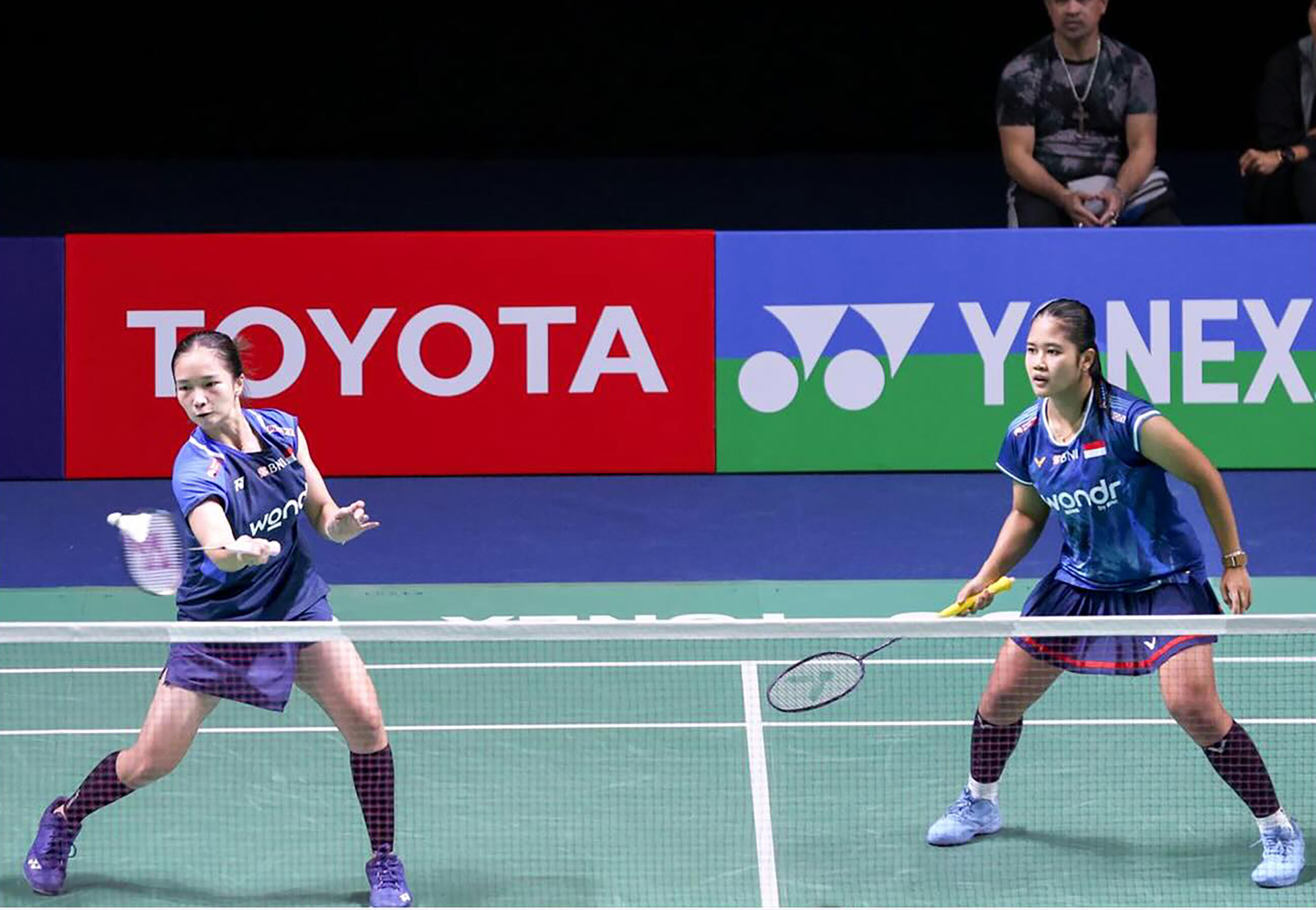 Unggulan keenam Rachel Allessya Rose/Febi Setianingrum harus berjuang keras untuk mengalahkan Hathaithip Mijad/Napapakorn Tungkasatan dengan skor 21-16, 18-21, 21-11 untuk melaju ke 8 besar.