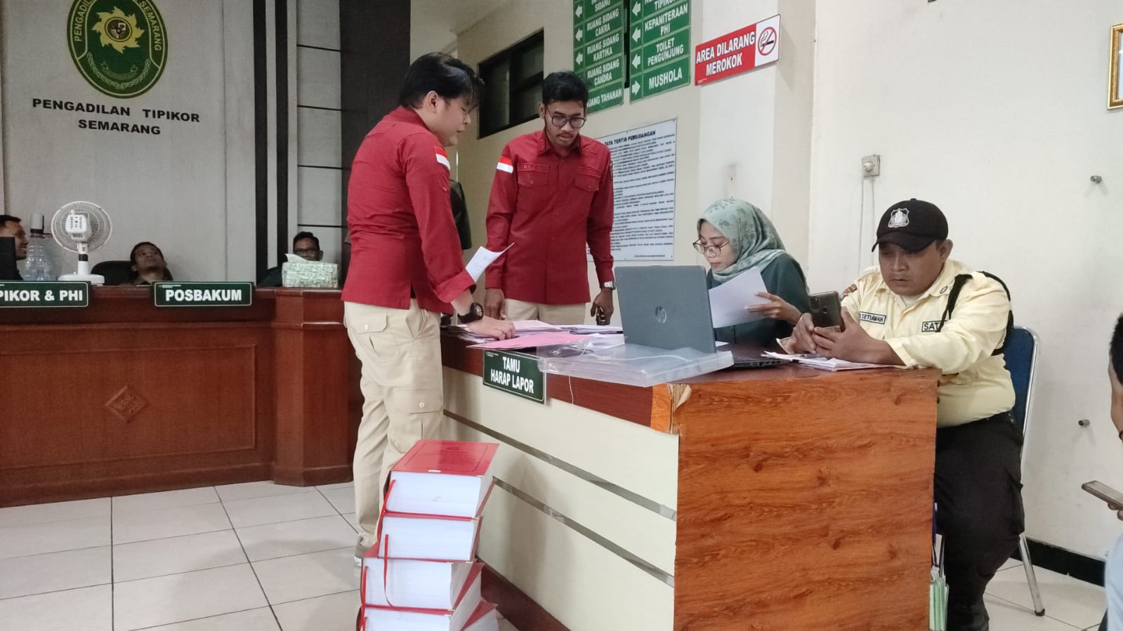 Jaksa Penuntut Umum Kejaksaan Negeri Kabupaten Semarang, Bagus Bintara Putra saat melimpah berkas ke Pengadilan Tipikor Semarang, Rabu (28/1/2026).