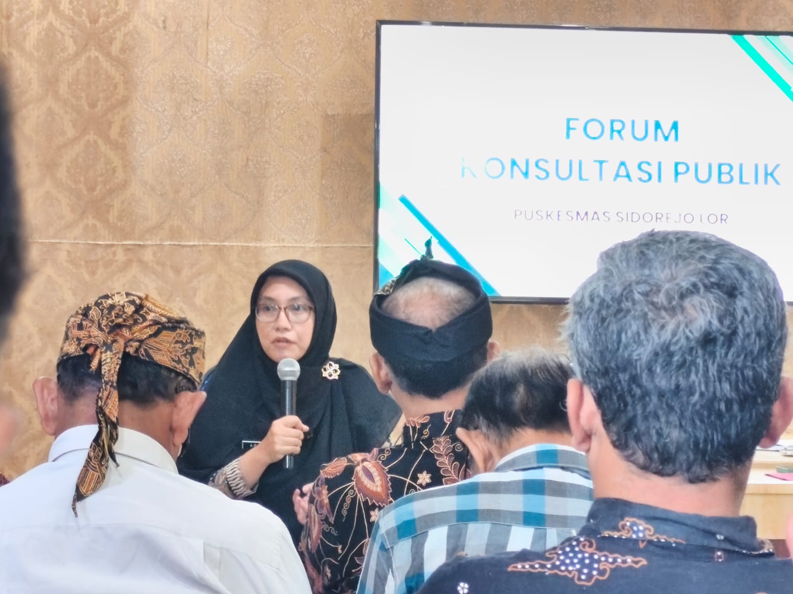 Kepala Puskesmas Sidorejo Lor dr. Afrida Putri Tristianti dalam acara Forum Konsultasi Publik di aula Puskesmas Sidorejo Lor pada Kamis (29/1/2026).