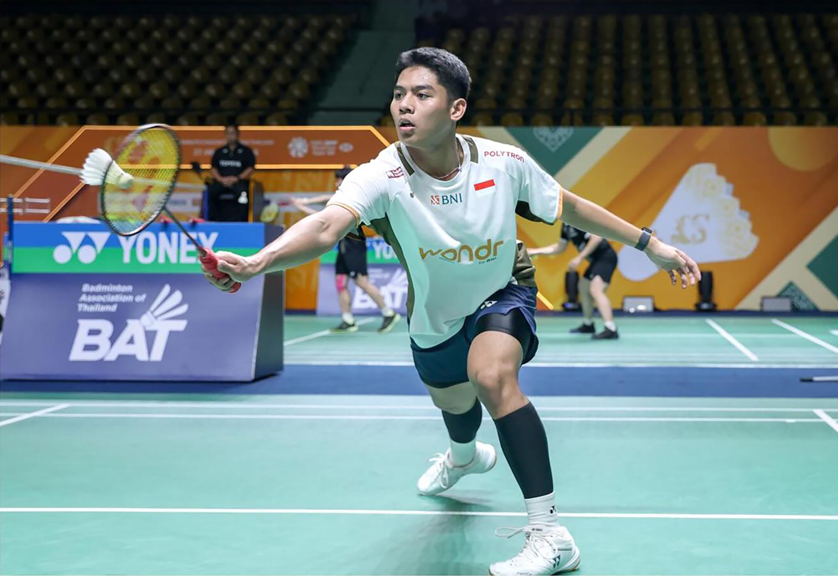 Moh. Zaki Ubaidillah (Ubed) berhasil menyingkirkan unggulan keempat asal Kanada, Brian Yang dengan skor 16-21, 21-18, 21-15 dan melaju ke babak semifinal Thailand Masters 2026.